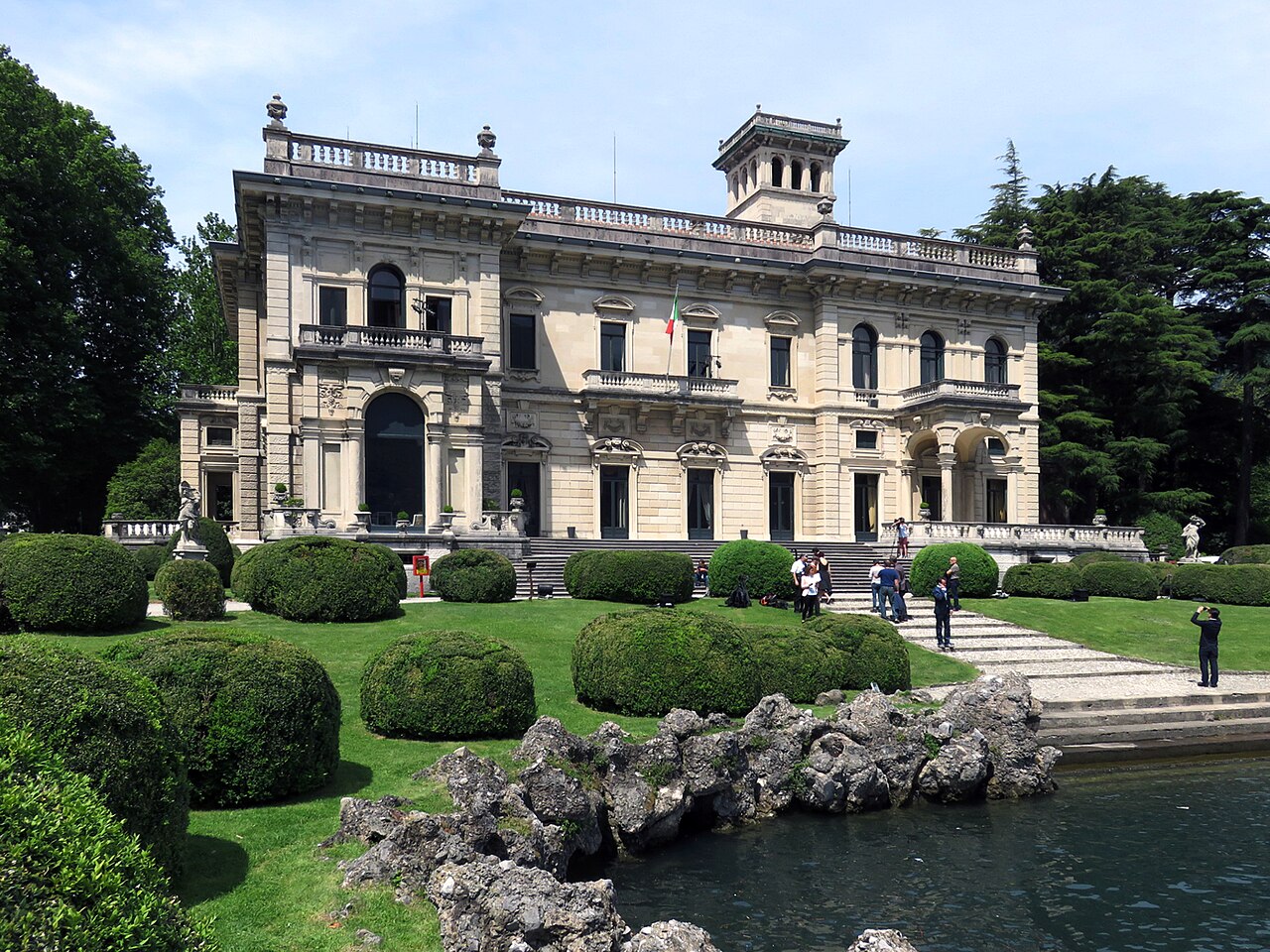 AMICI DI VILLA. VILLA ERBA
